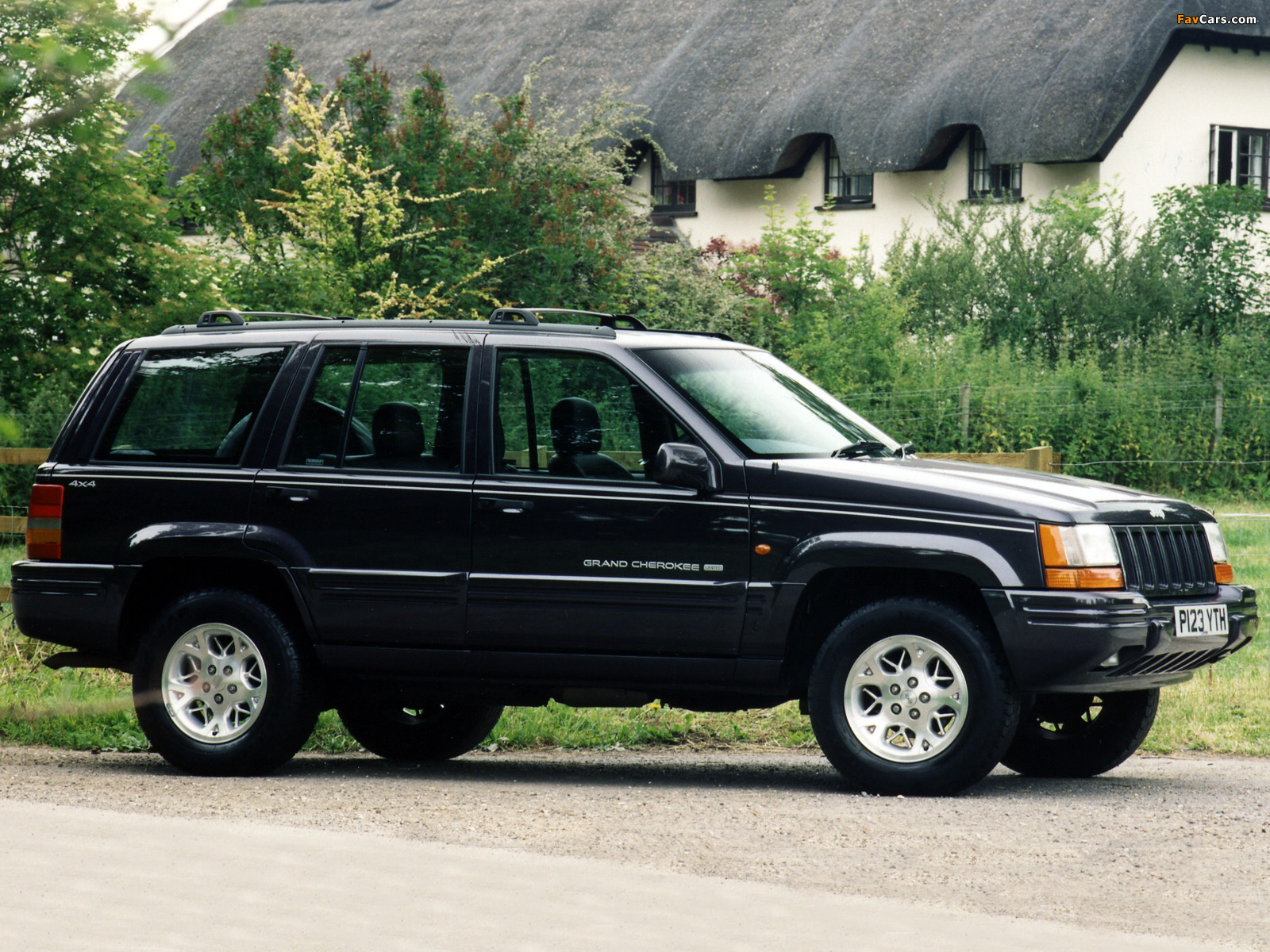 Images of Jeep Grand Cherokee Limited UK-spec (ZJ) 1996–98 (1600 x 1200)