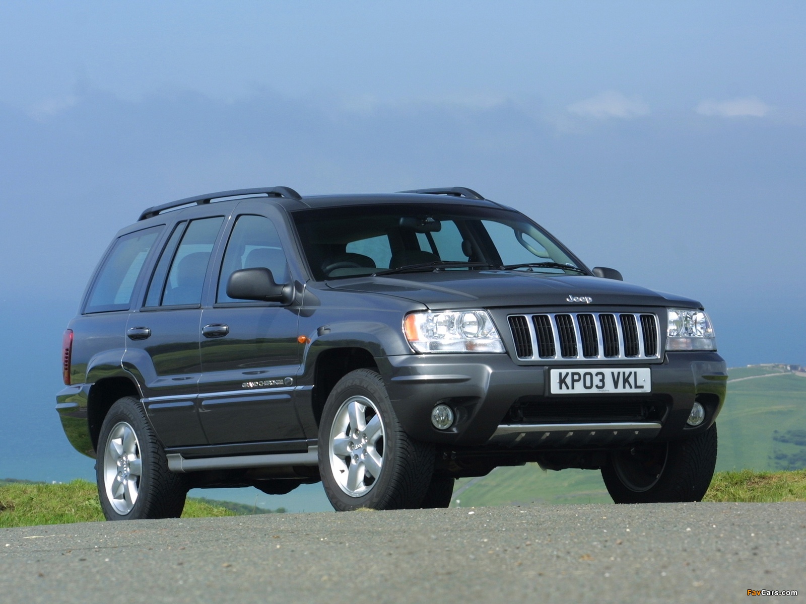 Images of Jeep Grand Cherokee Overland UK-spec (WJ) 2003–04 (1600 x 1200)