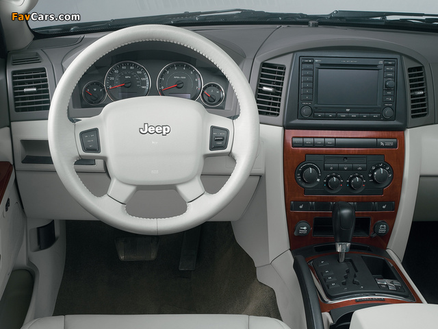 Images of Jeep Grand Cherokee 5.7 Limited (WK) 2005–10 (640 x 480)