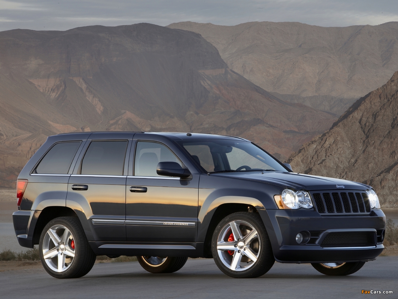Images of Jeep Grand Cherokee SRT8 (WK) 2006–10 (1280 x 960)