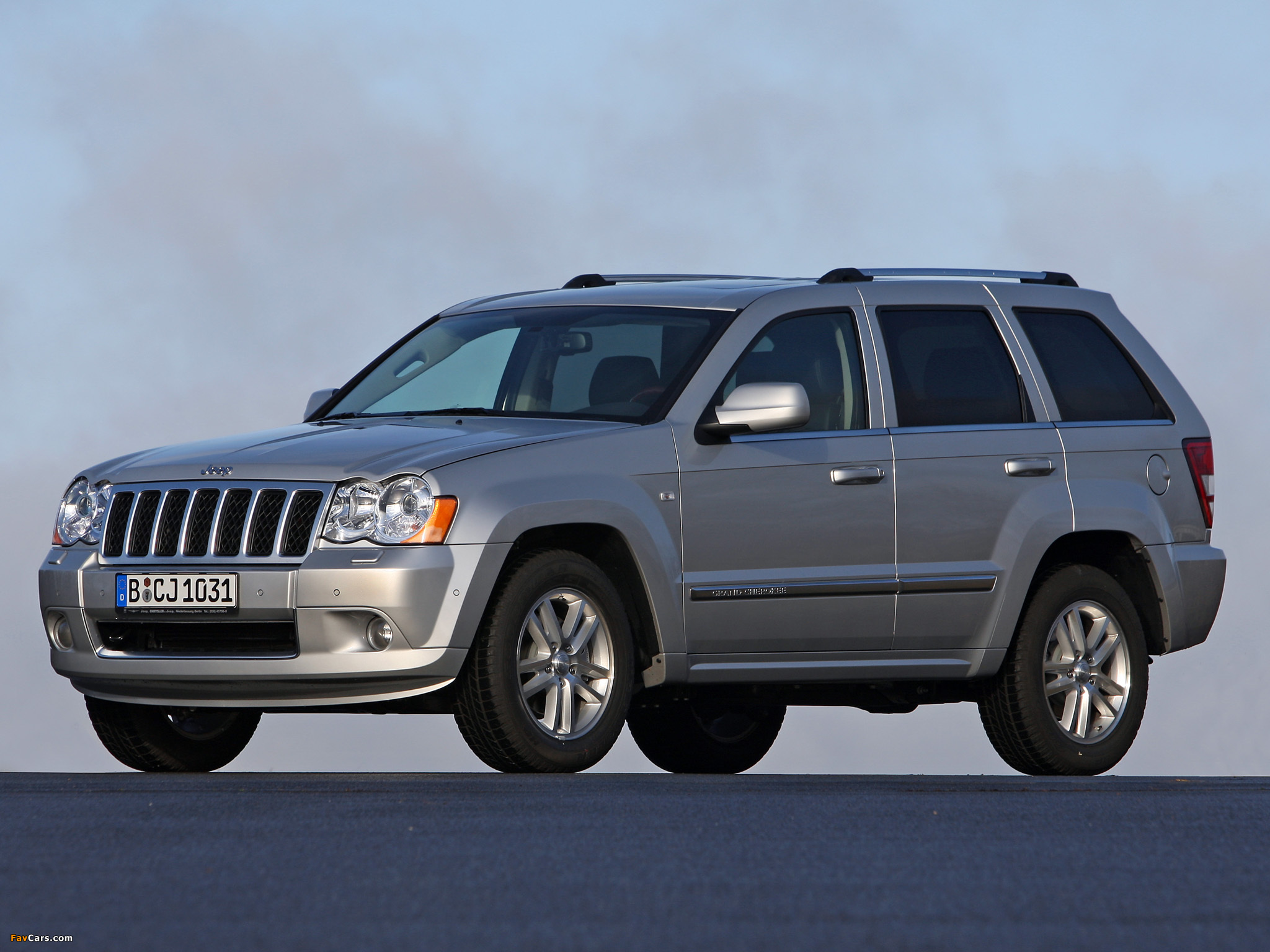 Images of Jeep Grand Cherokee CRD Overland (WK) 2008–10 (2048 x 1536)