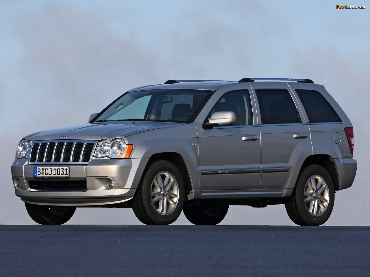 Images of Jeep Grand Cherokee CRD Overland (WK) 2008–10 (1280 x 960)