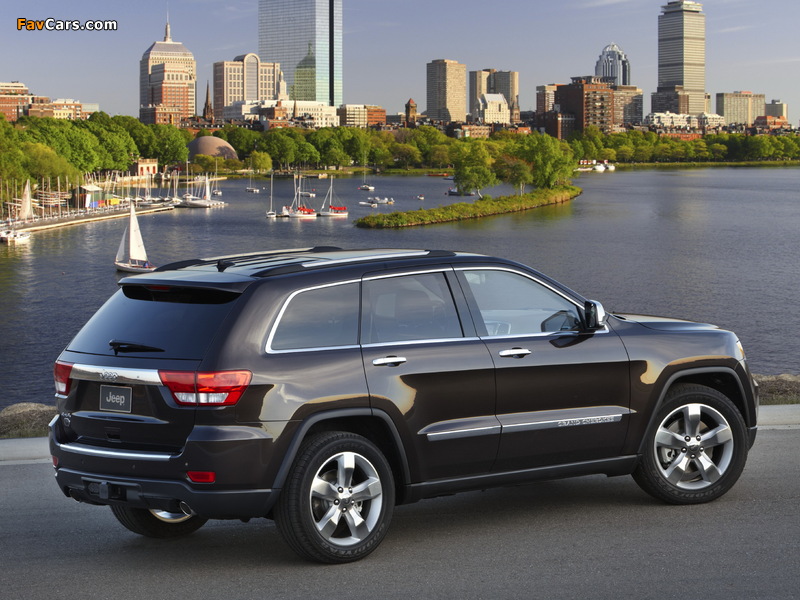 Images of Jeep Grand Cherokee Overland Summit (WK2) 2011–13 (800 x 600)