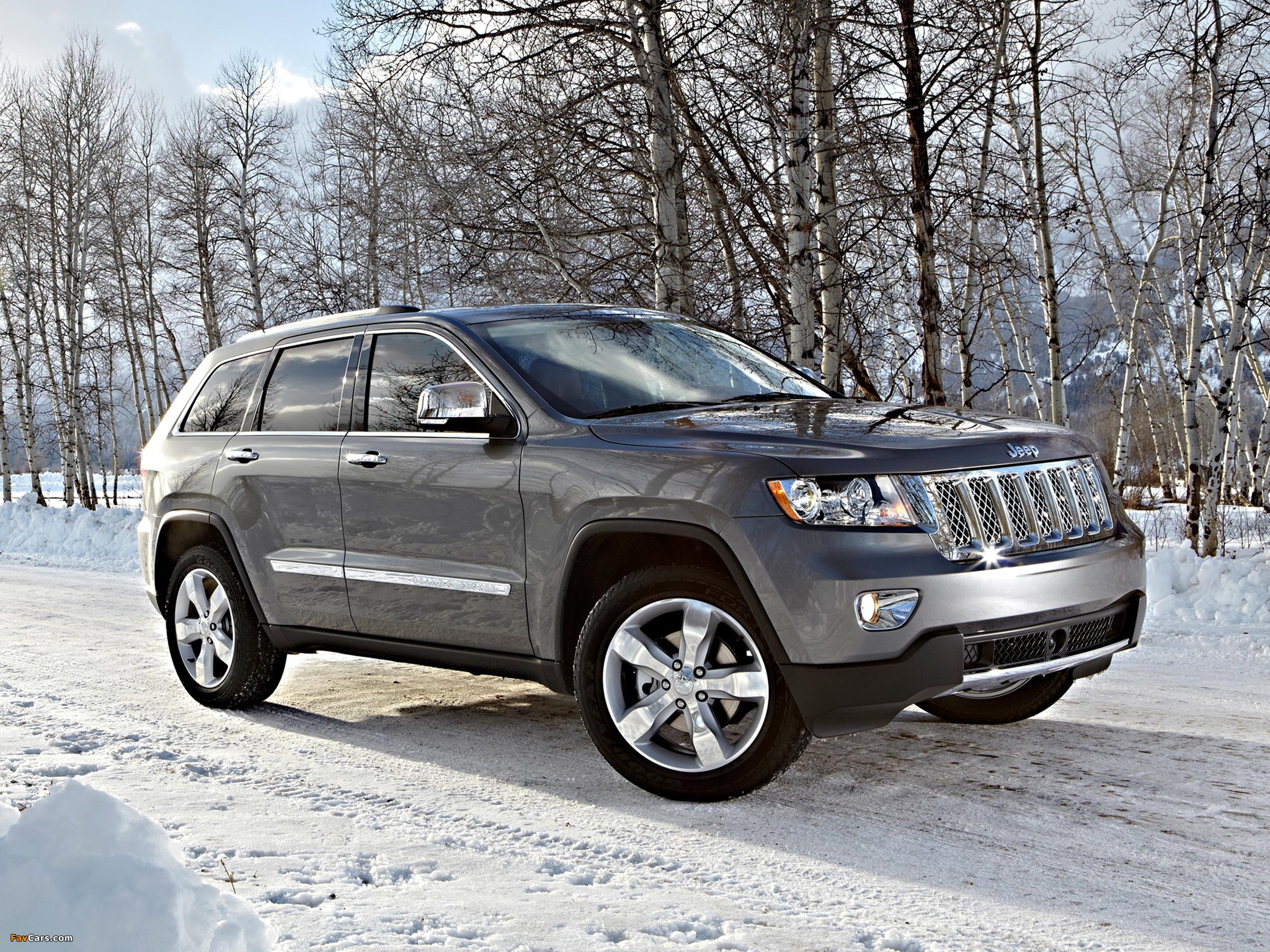 Images of Jeep Grand Cherokee Overland Summit (WK2) 2011–13 (2048 x 1536)