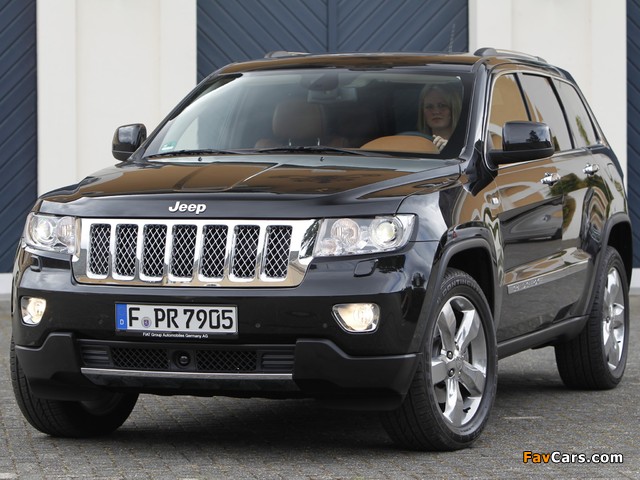 Images of Jeep Grand Cherokee Overland Summit EU-spec (WK2) 2011–13 (640 x 480)