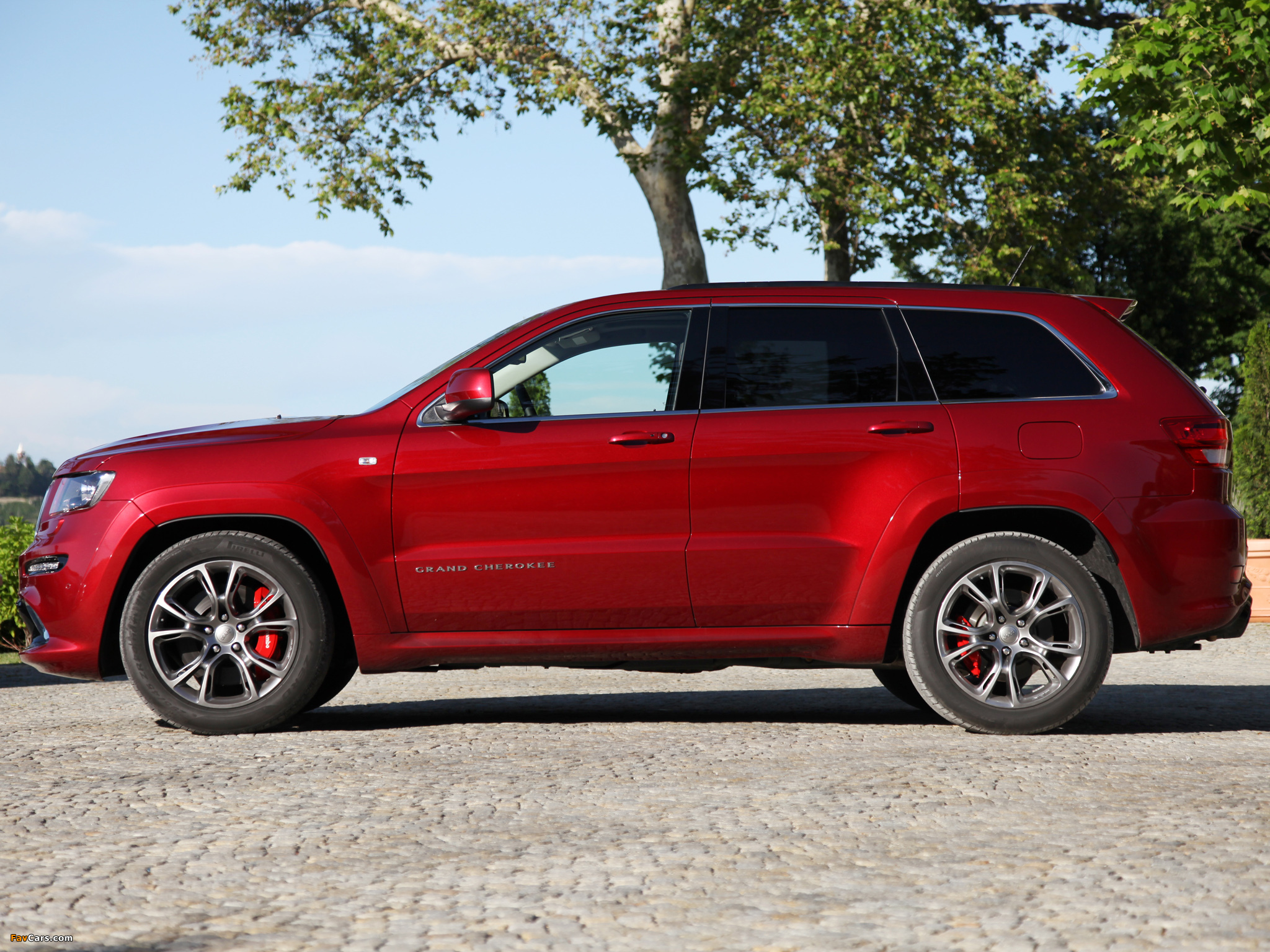 Images of Jeep Grand Cherokee SRT8 EU-spec (WK2) 2012–13 (2048 x 1536)