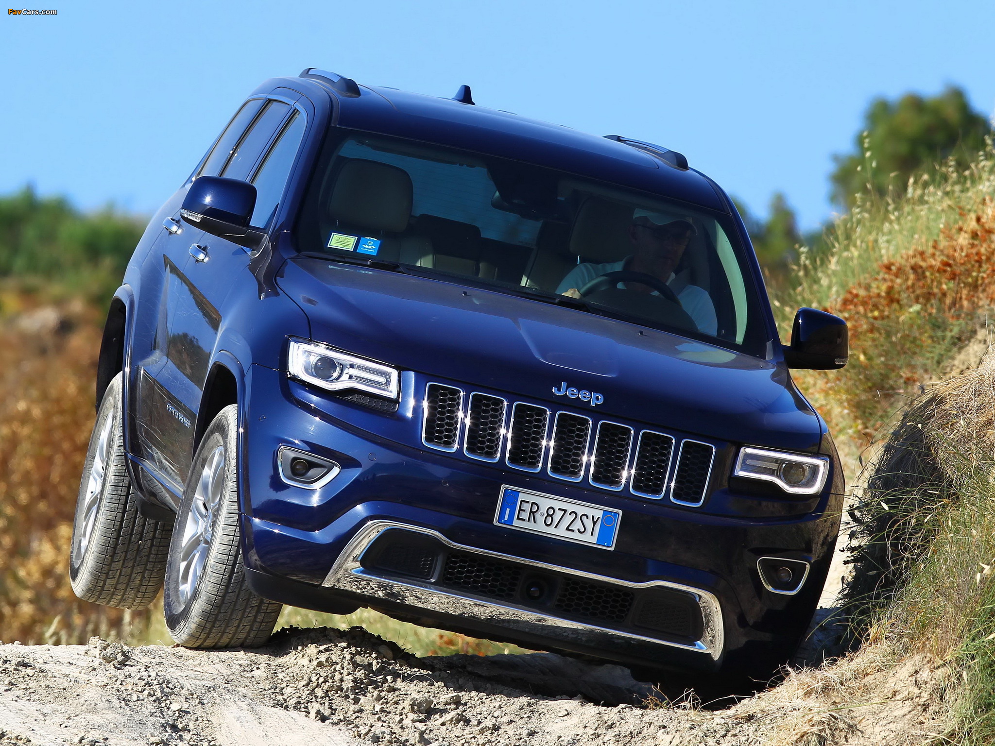 Images of Jeep Grand Cherokee Overland EU-spec (WK2) 2013 (2048 x 1536)