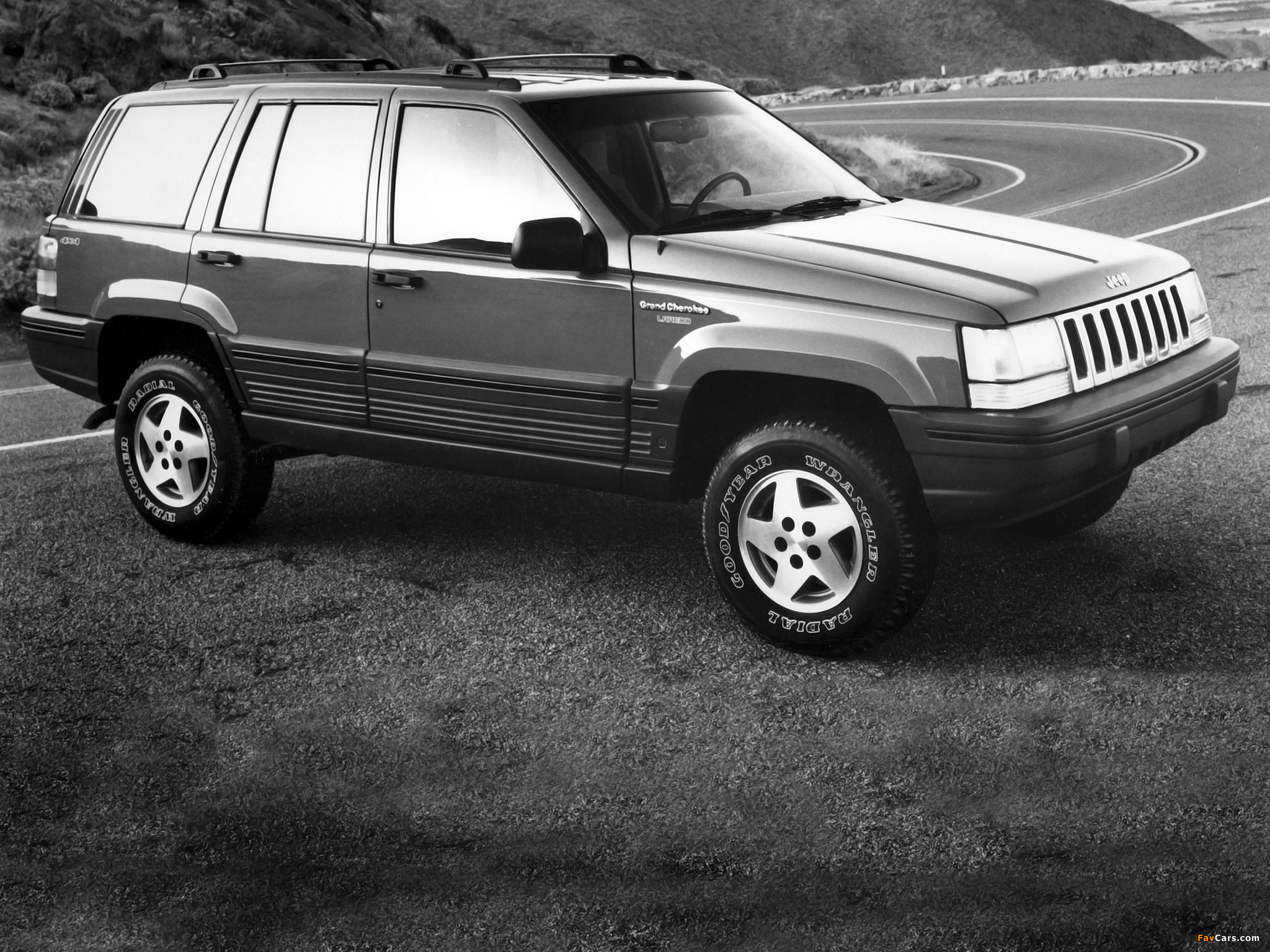 Images of Jeep Grand Cherokee Laredo (ZJ) 1993–96 (2048 x 1536)