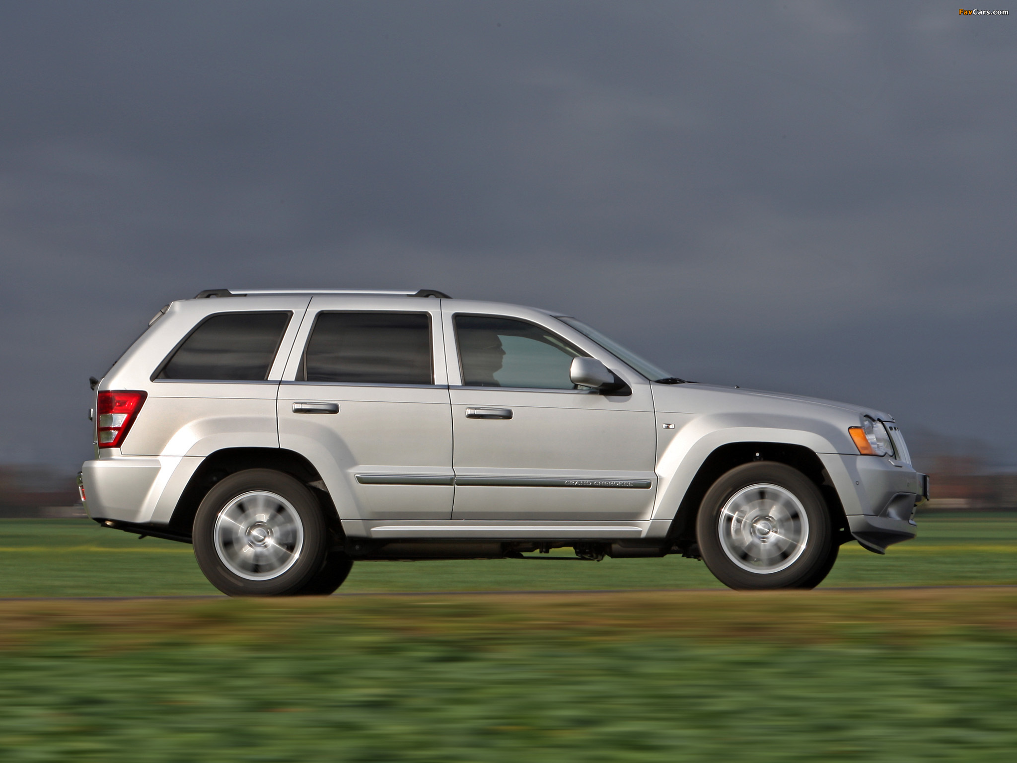 Jeep Grand Cherokee CRD Overland (WK) 2008–10 wallpapers (2048 x 1536)