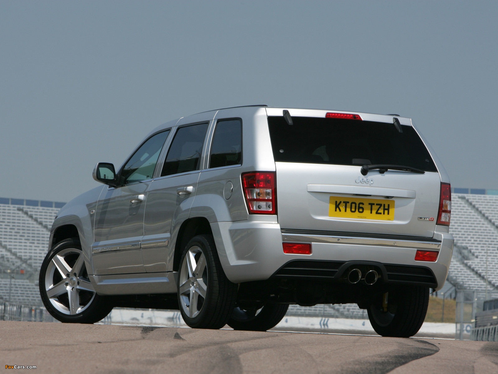 Jeep Grand Cherokee SRT8 UK-spec (WK) 2006–10 pictures (1600 x 1200)