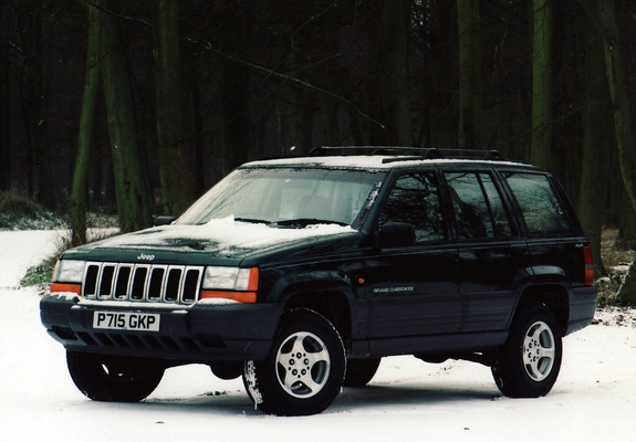 Photos of Jeep Grand Cherokee Laredo UK-spec (ZJ) 1996–98
