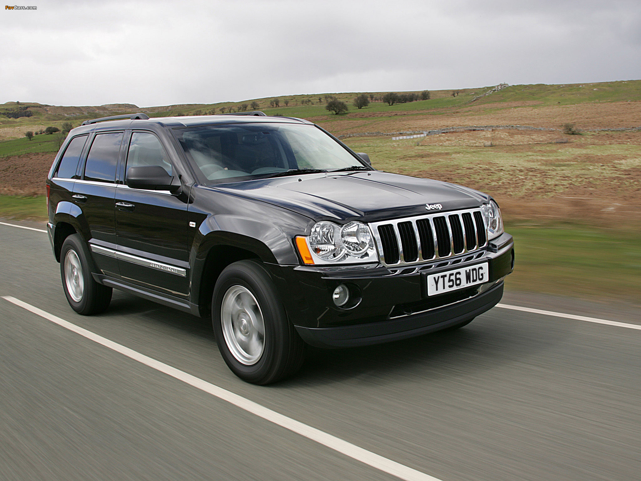 Photos of Jeep Grand Cherokee 5.7 Limited UK-spec (WK) 2005–10 (2048 x 1536)