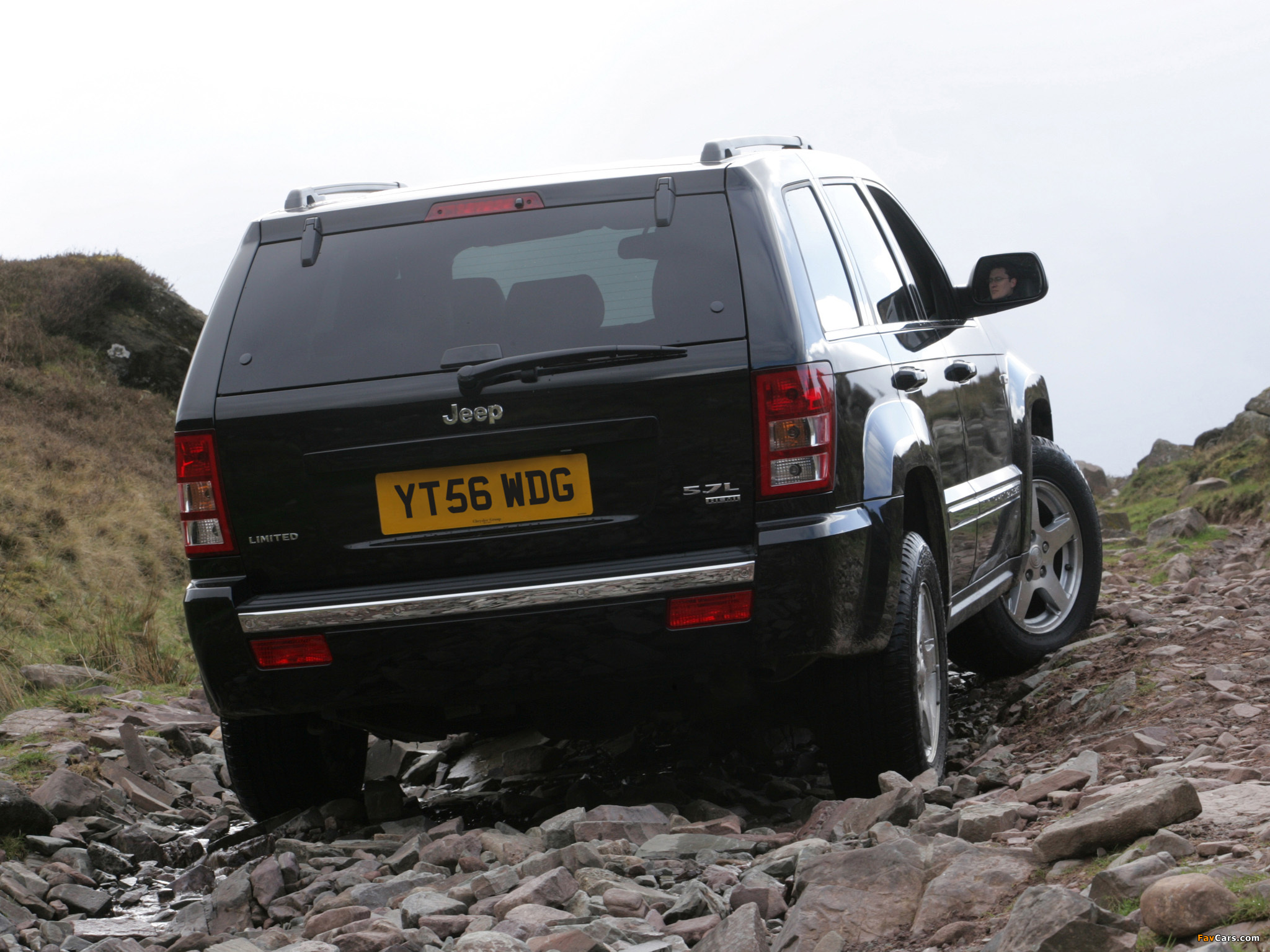 Pictures of Jeep Grand Cherokee 5.7 Limited UK-spec (WK) 2005–10 (2048 x 1536)