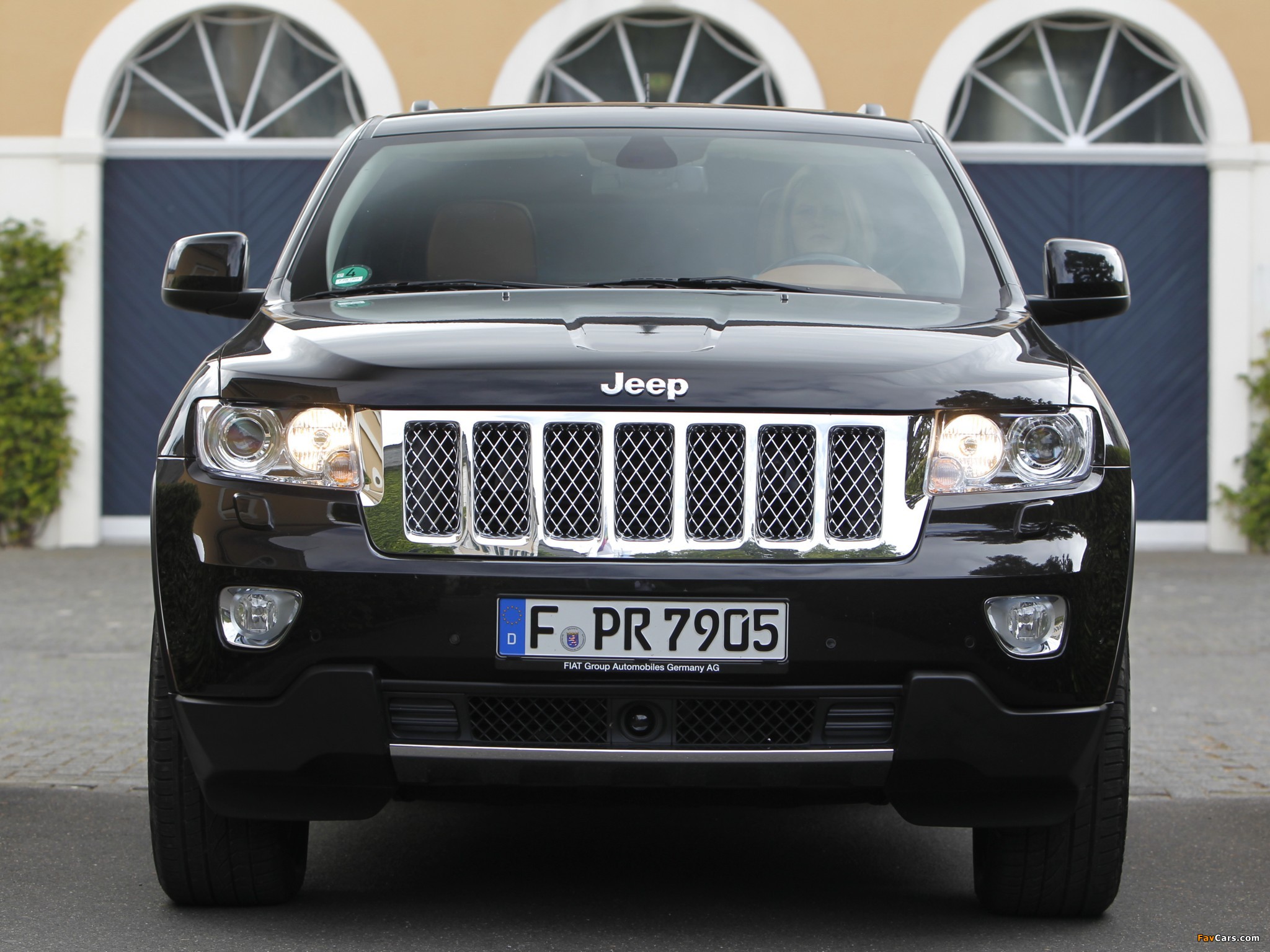 Pictures of Jeep Grand Cherokee Overland Summit EU-spec (WK2) 2011–13 (2048 x 1536)