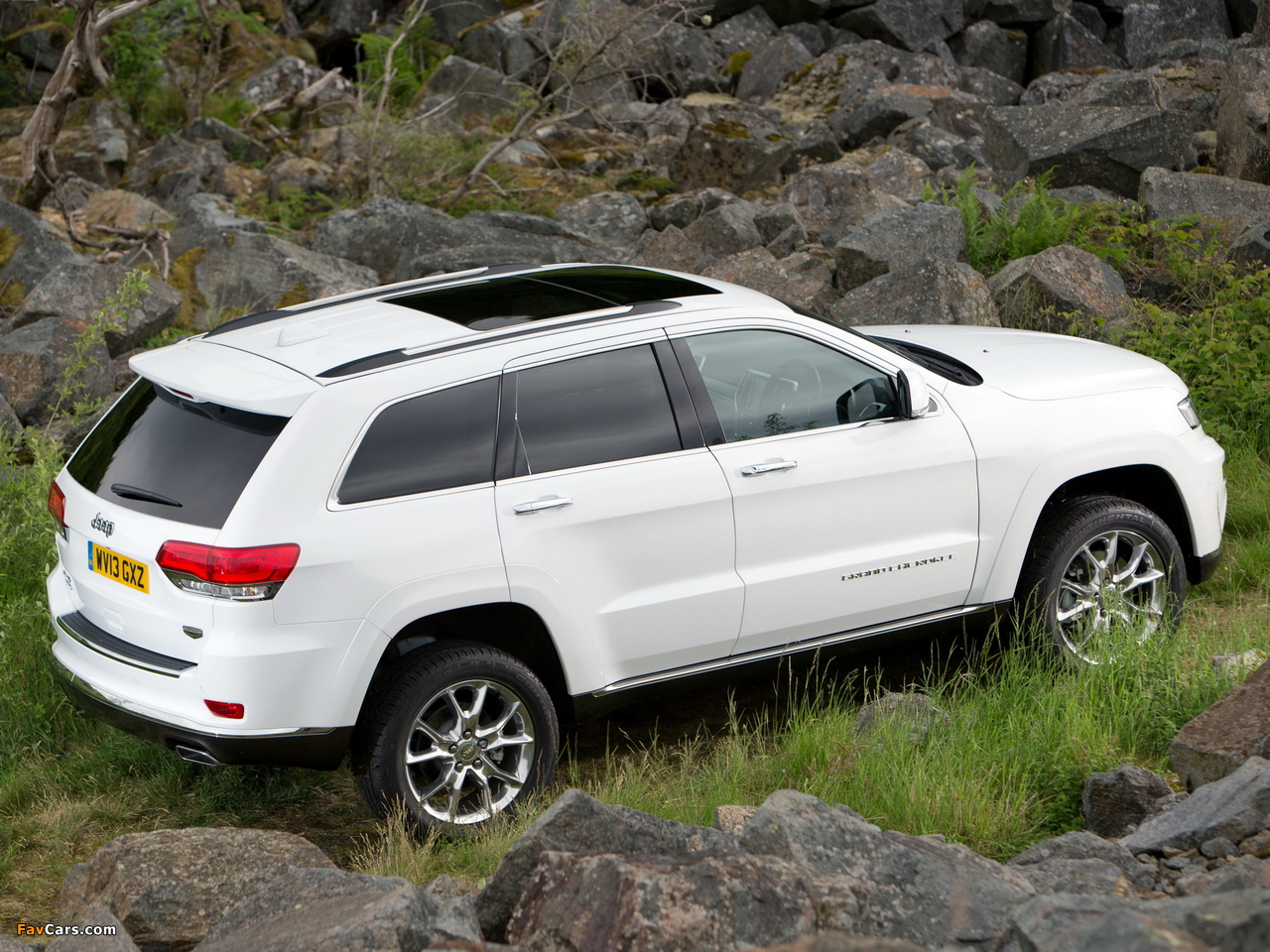 Pictures of Jeep Grand Cherokee Summit UK-spec (WK2) 2013 (1280 x 960)