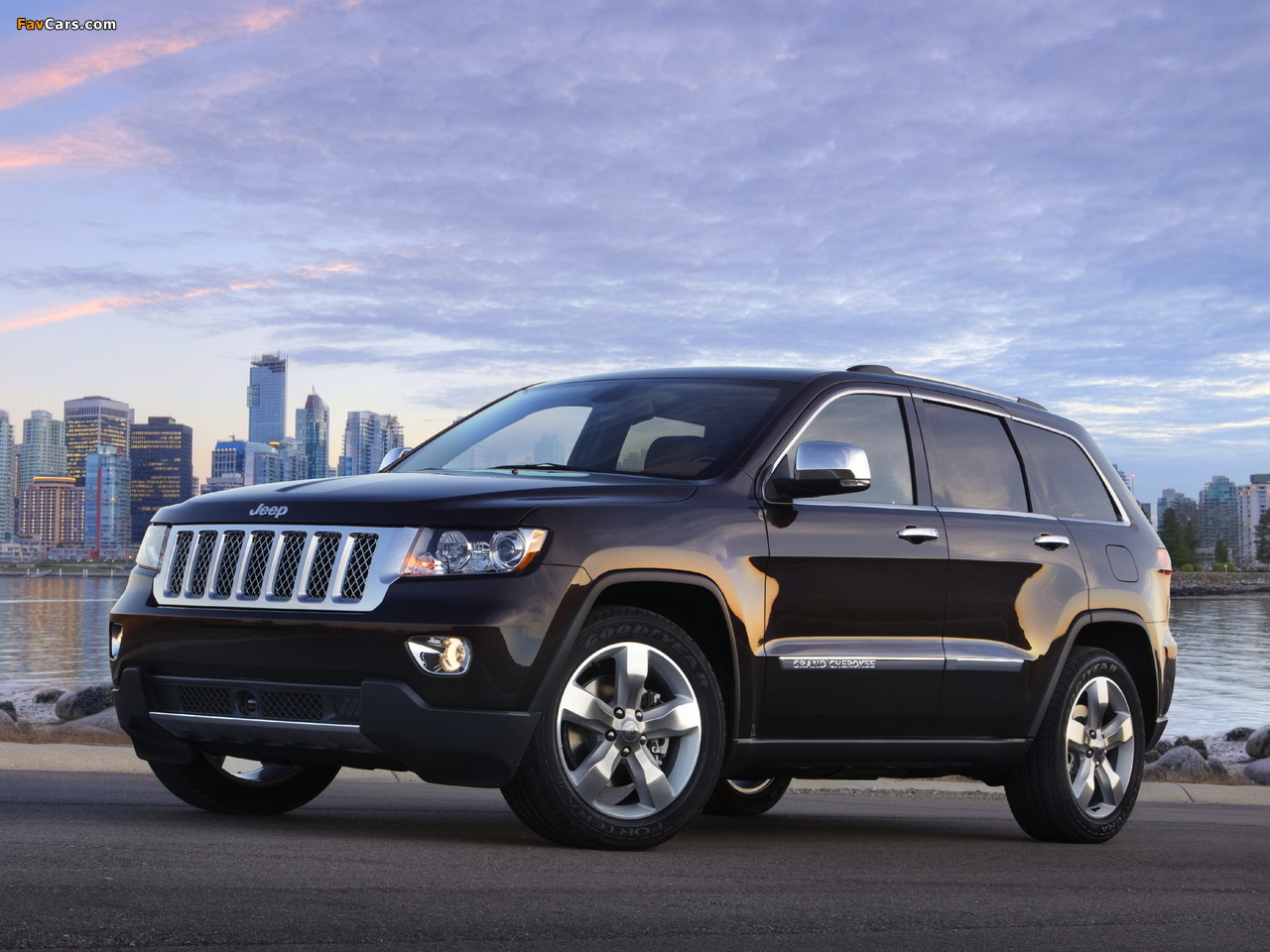 Jeep Grand Cherokee Overland Summit (WK2) 2011–13 wallpapers (1280 x 960)