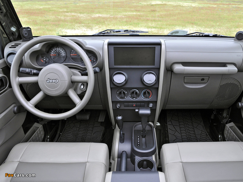 Jeep J8 5-door 2008 wallpapers (800 x 600)