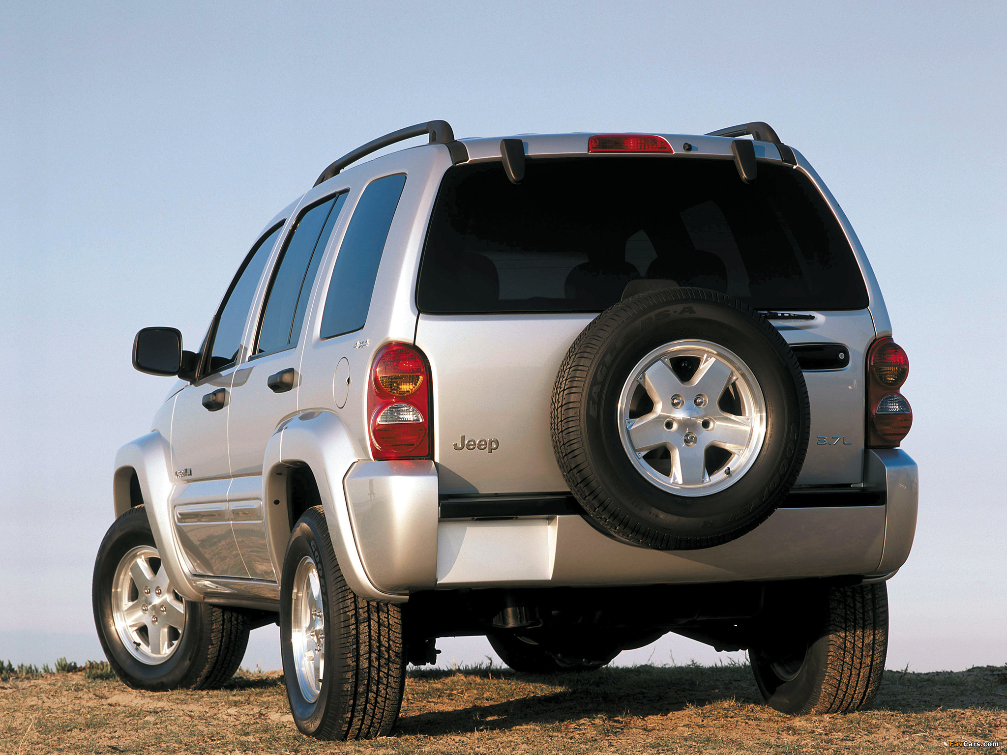 Images of Jeep Liberty Limited (KJ) 2001–04 (2048 x 1536)