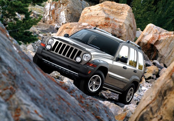 Images of Jeep Liberty Renegade 2005–07