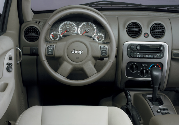 Jeep Liberty Renegade 2005–07 images