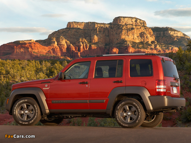 Jeep Liberty Renegade (KK) 2010–11 pictures (640 x 480)