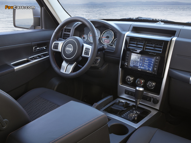 Jeep Liberty Arctic 2012 images (640 x 480)