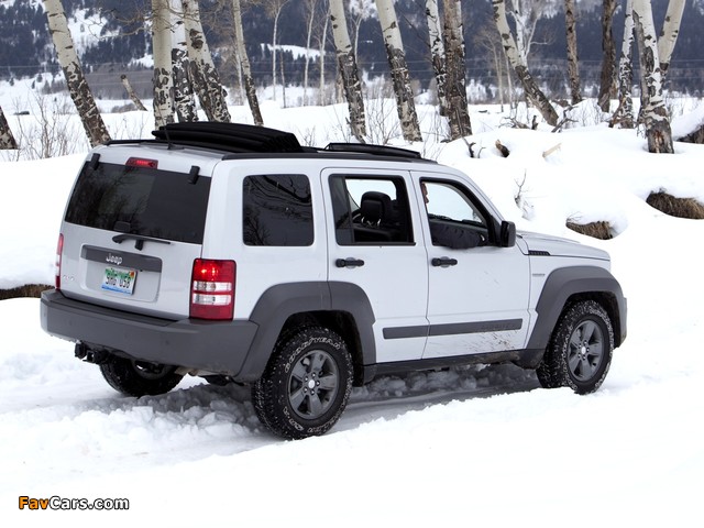Photos of Jeep Liberty Renegade (KK) 2010–11 (640 x 480)