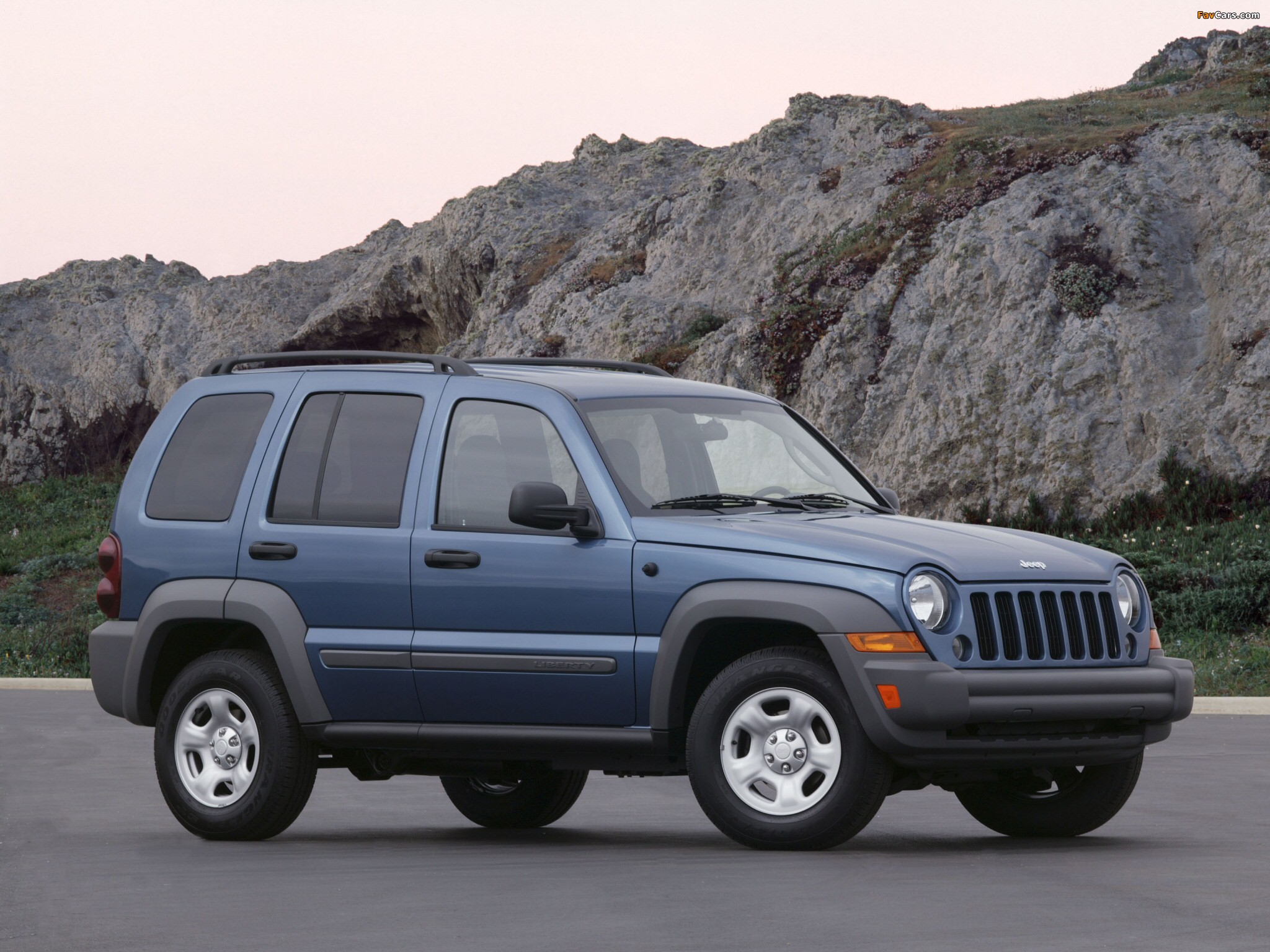 Jeep Liberty Limited 2005–07 wallpapers (2048 x 1536)