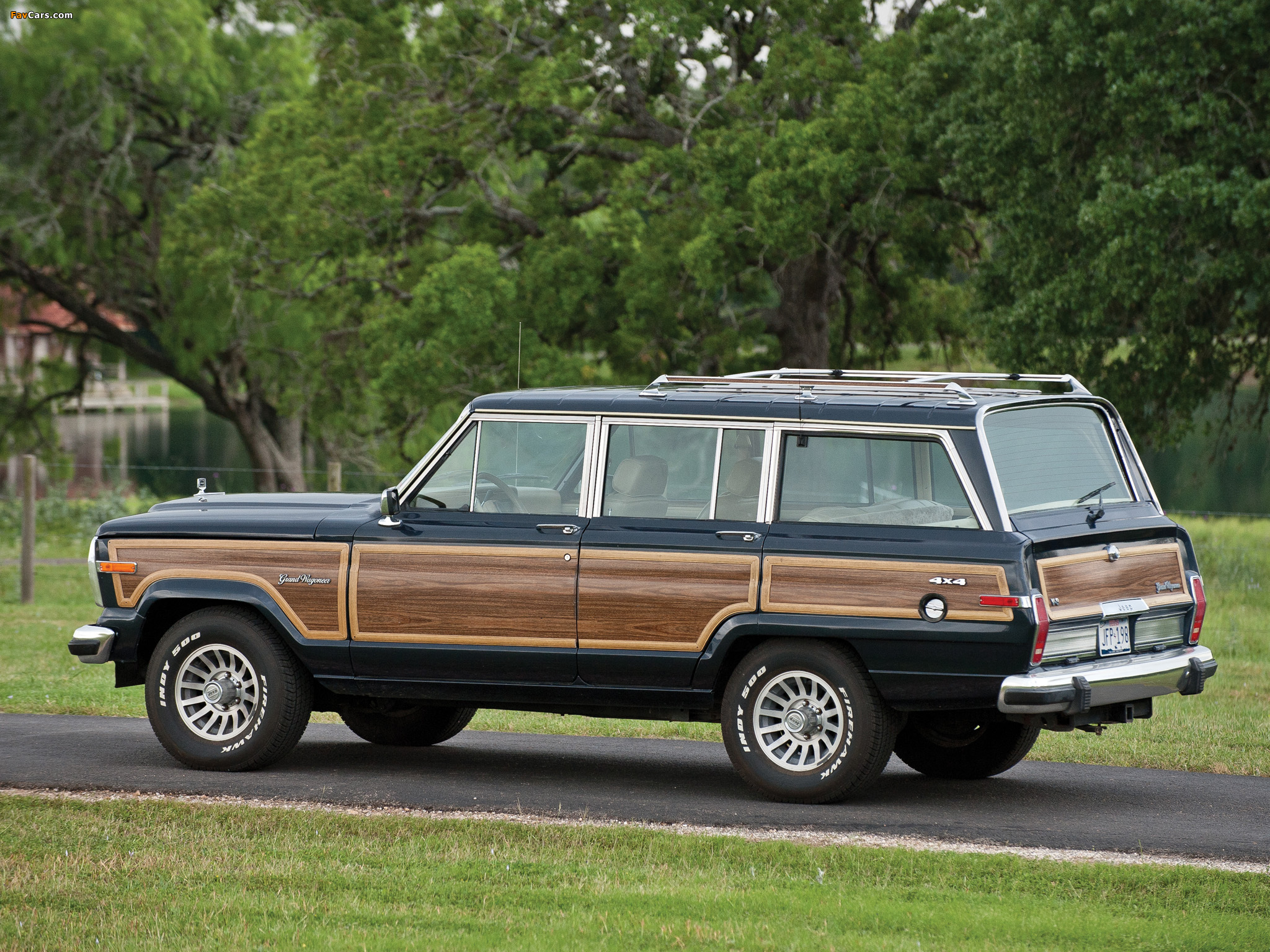Images of Jeep Grand Wagoneer 1984–85 (2048 x 1536)