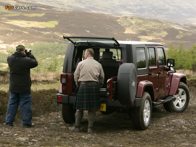 Images of Jeep Wrangler Unlimited Sahara UK-spec (JK) 2007–11 (640 x 480)