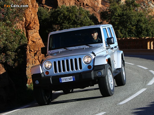 Images of Jeep Wrangler Sahara Unlimited (JK) 2011 (640 x 480)