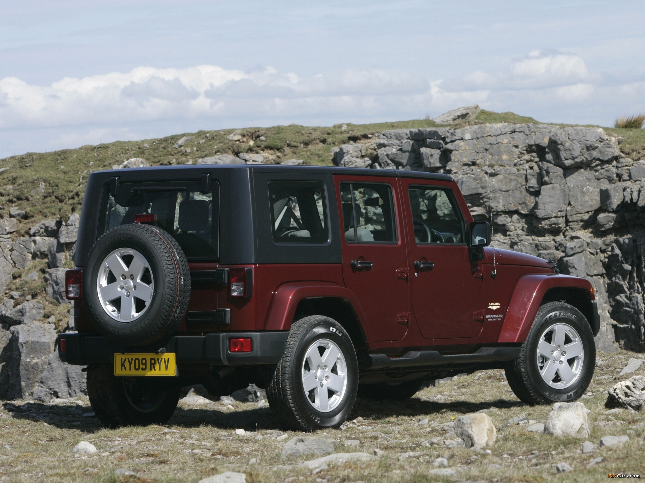 Jeep Wrangler Unlimited Sahara UK-spec (JK) 2007–11 pictures (2048 x 1536)