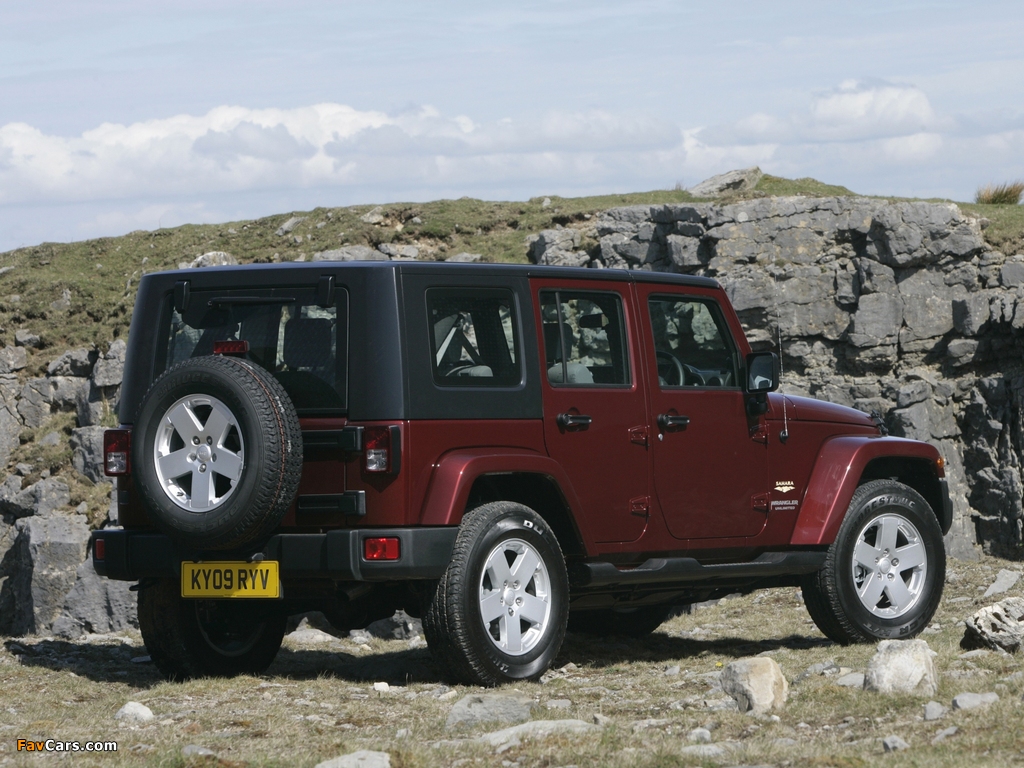 Jeep Wrangler Unlimited Sahara UK-spec (JK) 2007–11 pictures (1024 x 768)