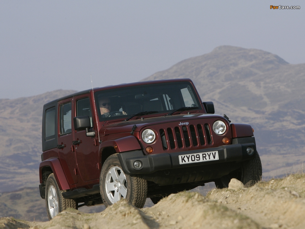 Jeep Wrangler Unlimited Sahara UK-spec (JK) 2007–11 wallpapers (1024 x 768)