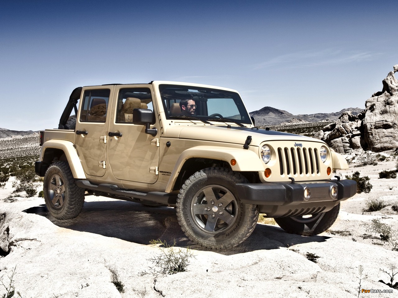 Jeep Wrangler Unlimited Mojave (JK) 2011 photos (1280 x 960)