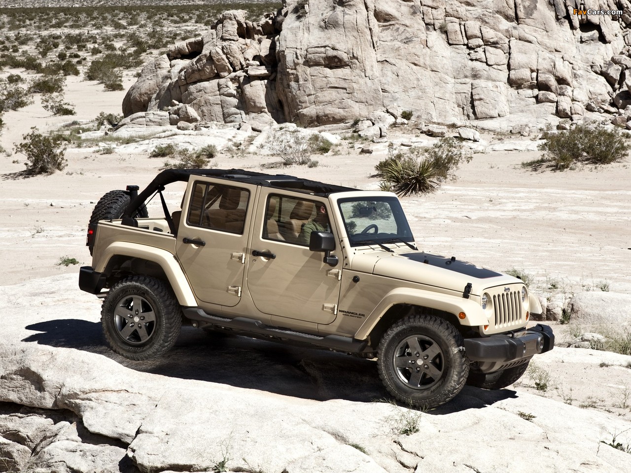 Jeep Wrangler Unlimited Mojave (JK) 2011 wallpapers (1280 x 960)