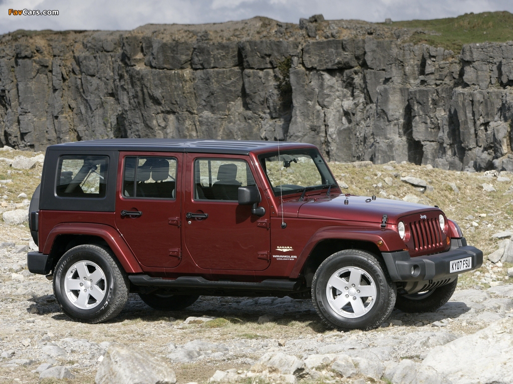 Photos of Jeep Wrangler Unlimited Sahara UK-spec (JK) 2007–11 (1024 x 768)