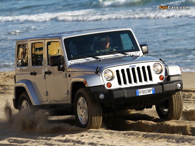 Photos of Jeep Wrangler Sahara Unlimited (JK) 2011 (640 x 480)