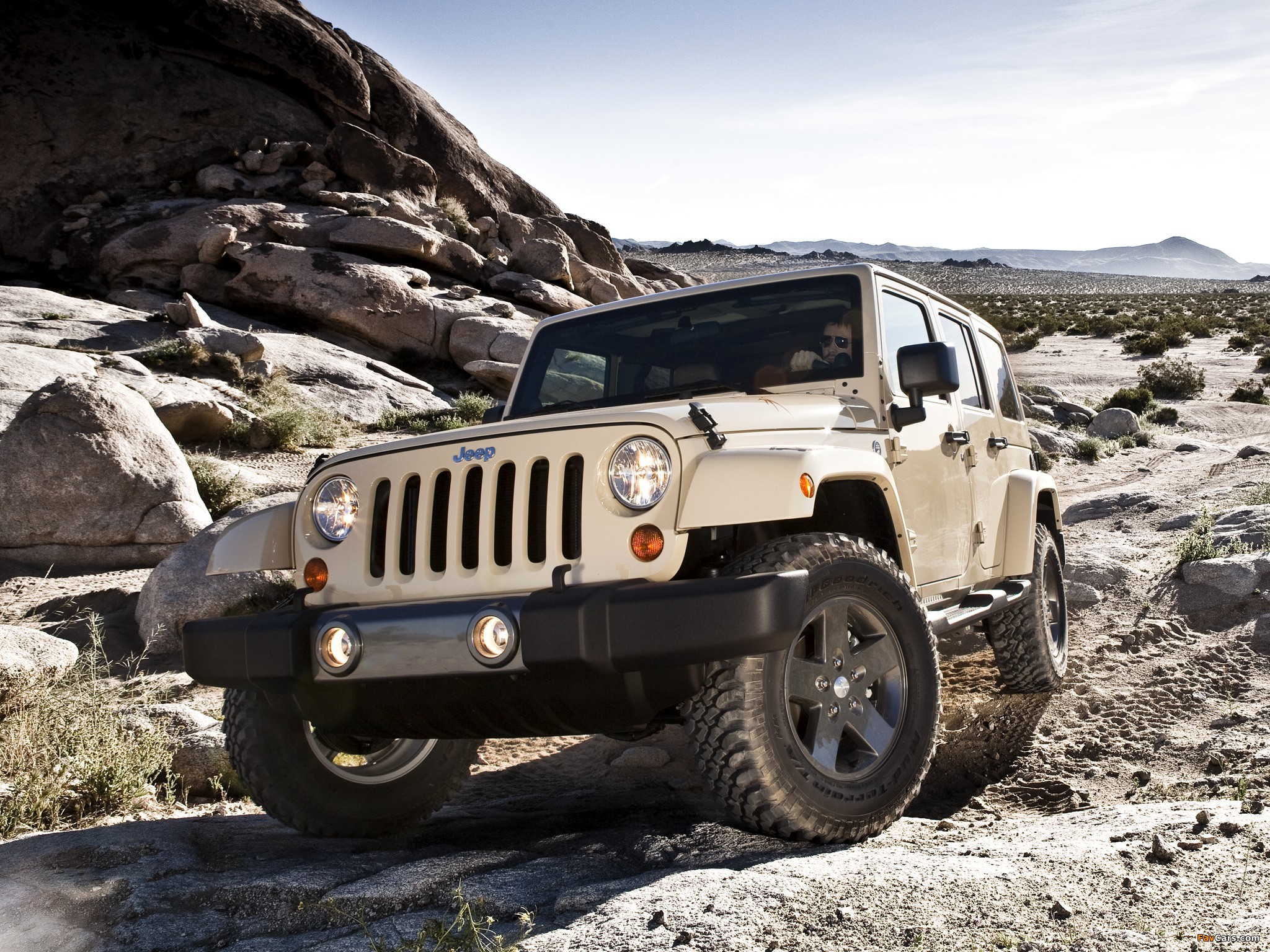 Photos of Jeep Wrangler Unlimited Mojave (JK) 2011 (2048 x 1536)