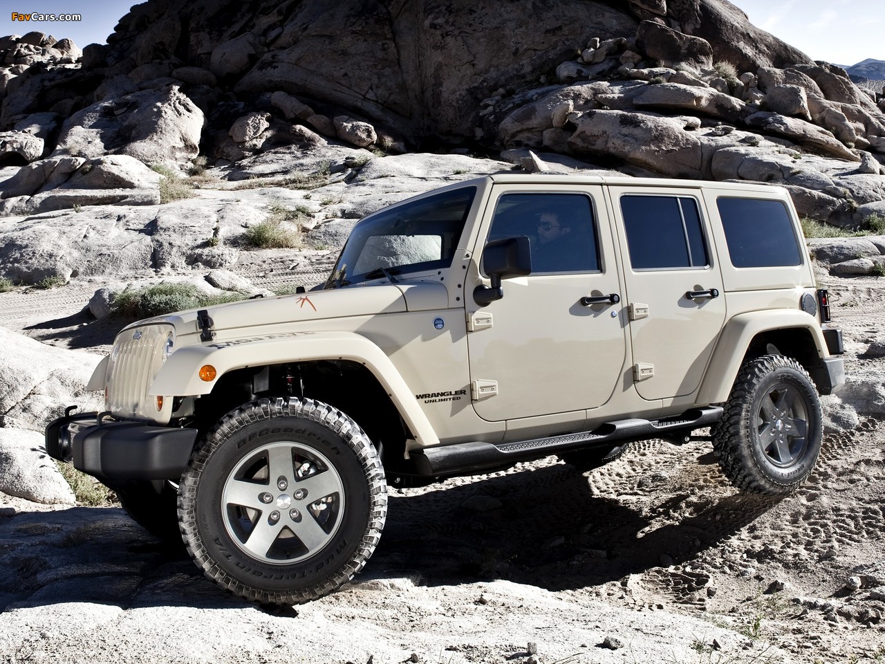 Jeep Wrangler Unlimited Mojave (JK) 2011 wallpapers (1280 x 960)