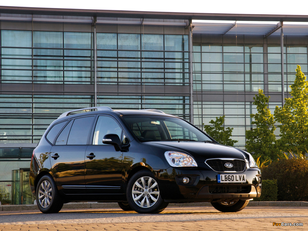 Images of Kia Carens UK-spec (UN) 2010–12 (1024 x 768)