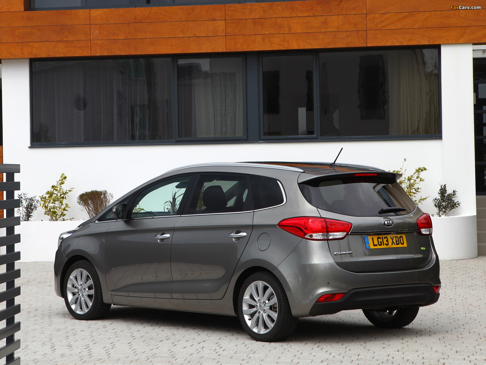 Images of Kia Carens EcoDynamics UK-spec 2013 (1600 x 1200)