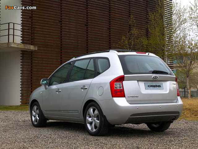 Kia Carens (UN) 2006–10 photos (640 x 480)