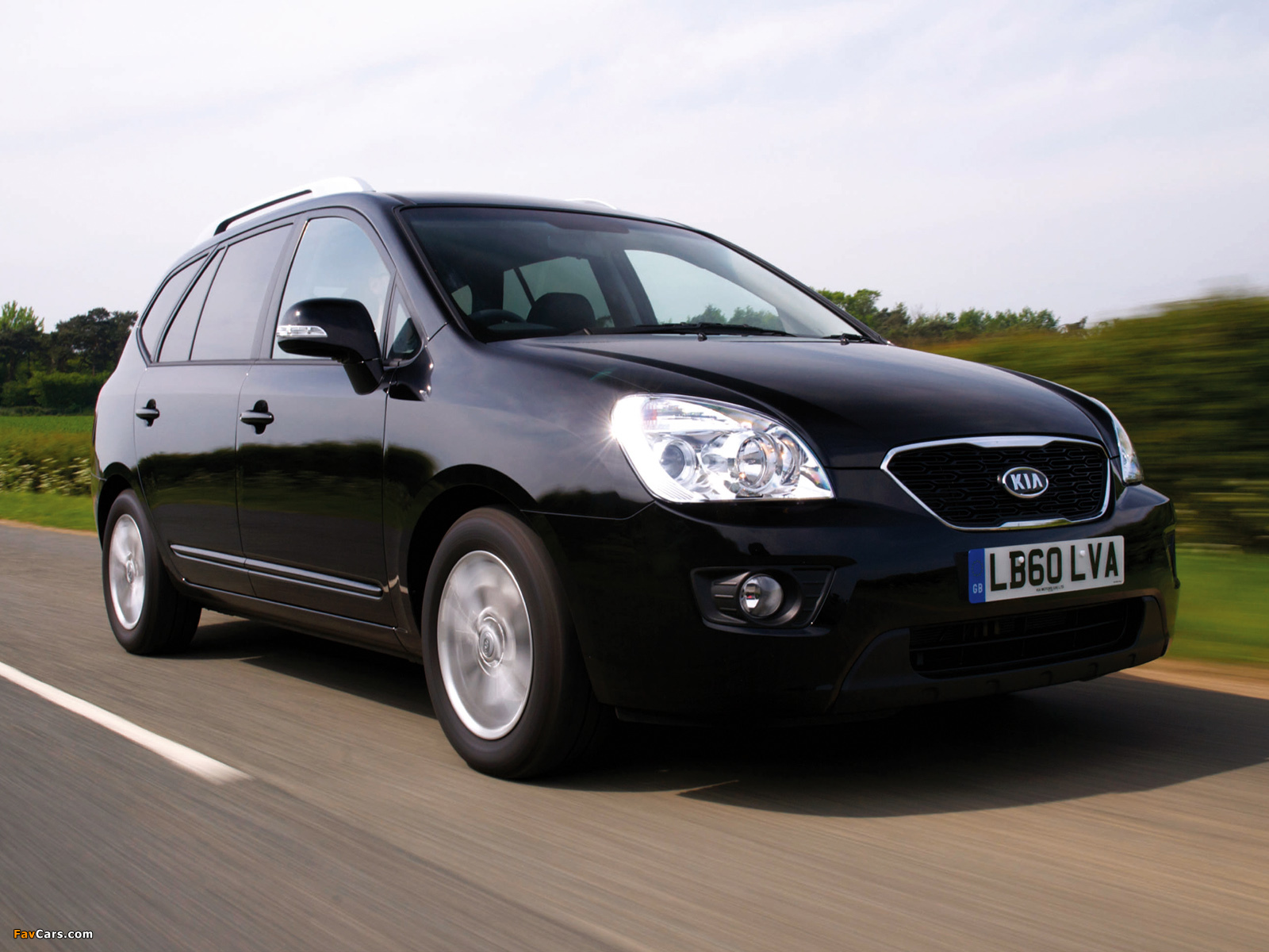 Kia Carens UK-spec (UN) 2010–12 photos (1600 x 1200)