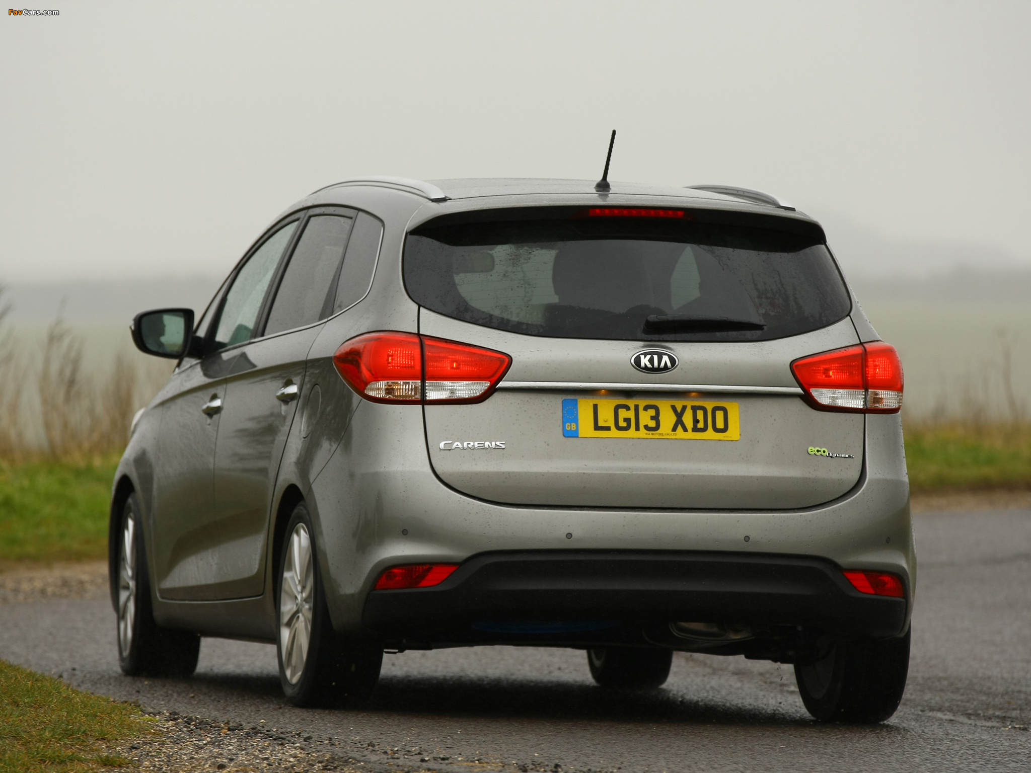 Kia Carens EcoDynamics UK-spec 2013 images (2048 x 1536)