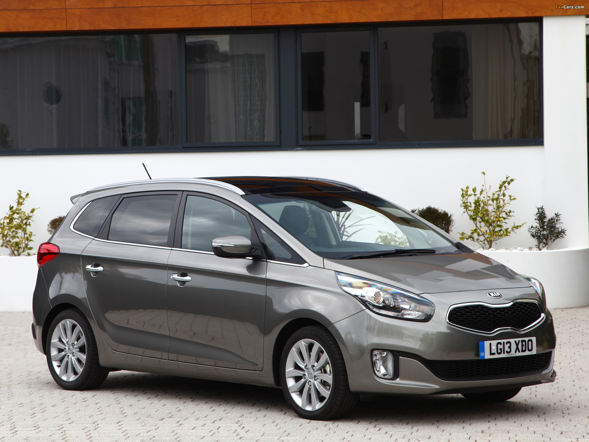 Kia Carens EcoDynamics UK-spec 2013 images (2048 x 1536)