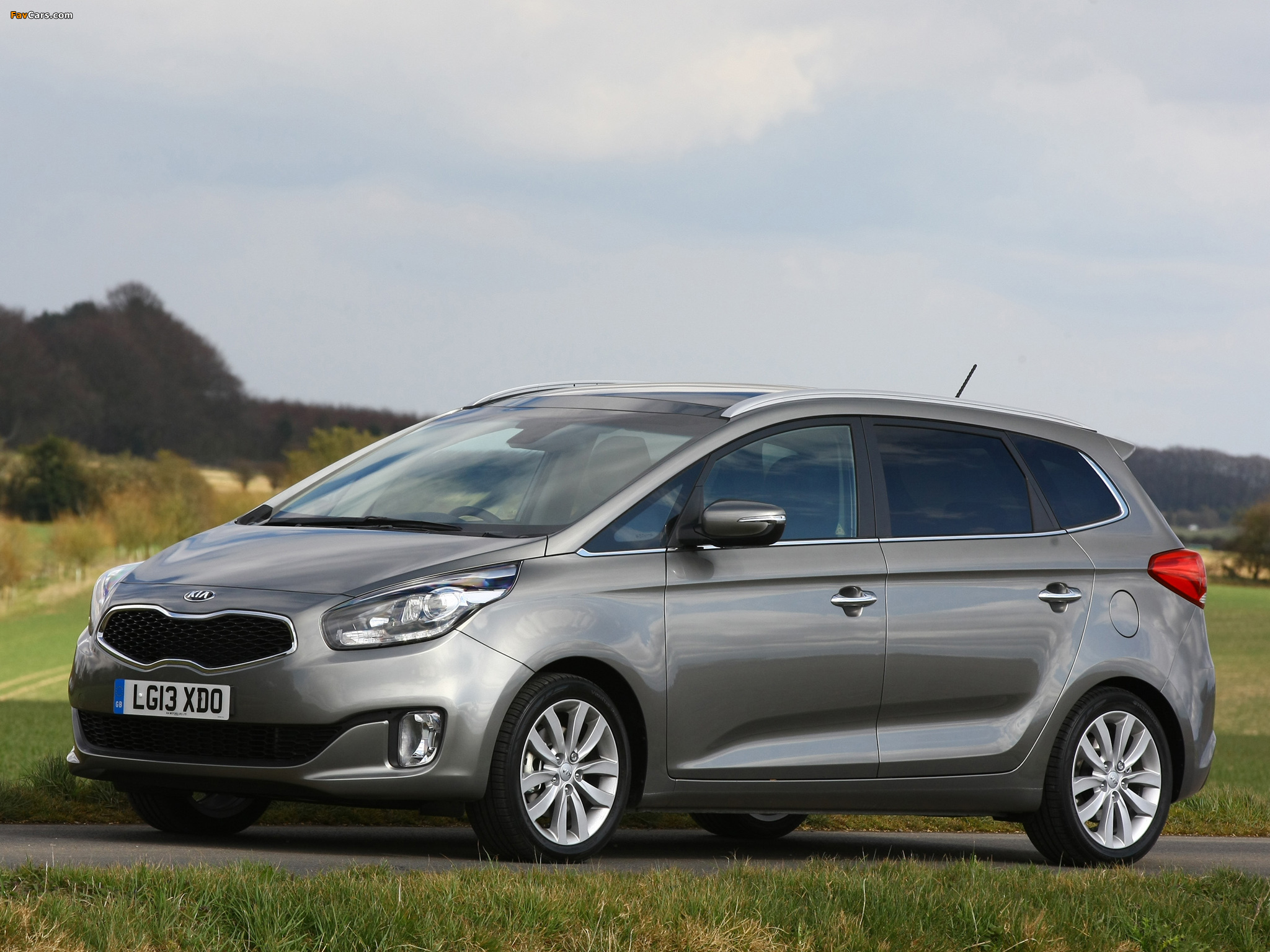 Kia Carens EcoDynamics UK-spec 2013 photos (2048 x 1536)