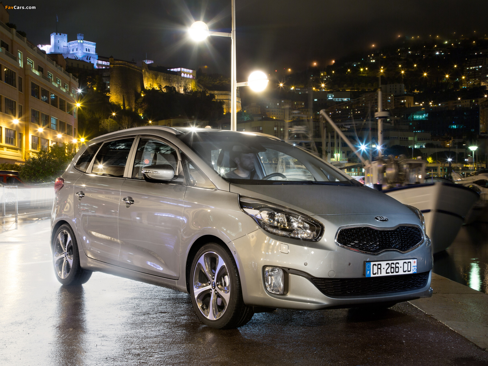 Kia Carens EcoDynamics 2013 wallpapers (1600 x 1200)