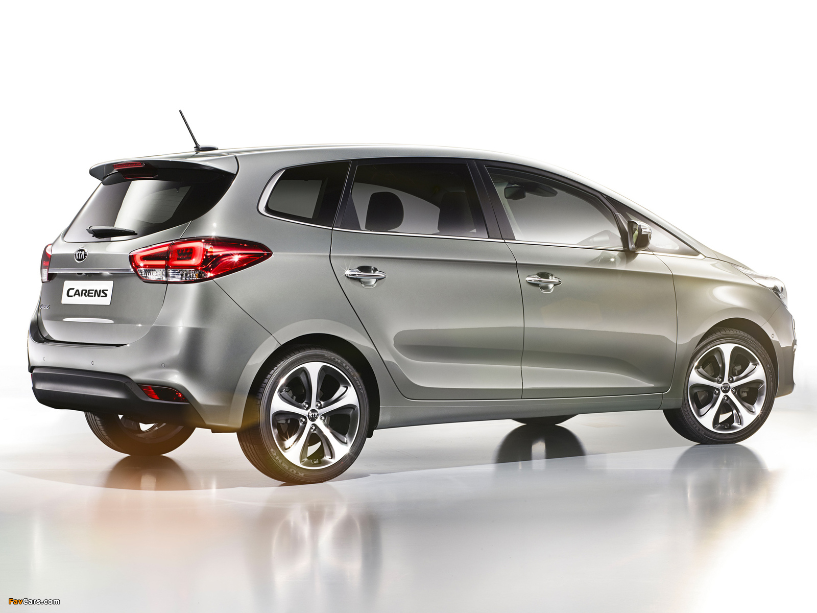 Photos of Kia Carens 2013 (1600 x 1200)