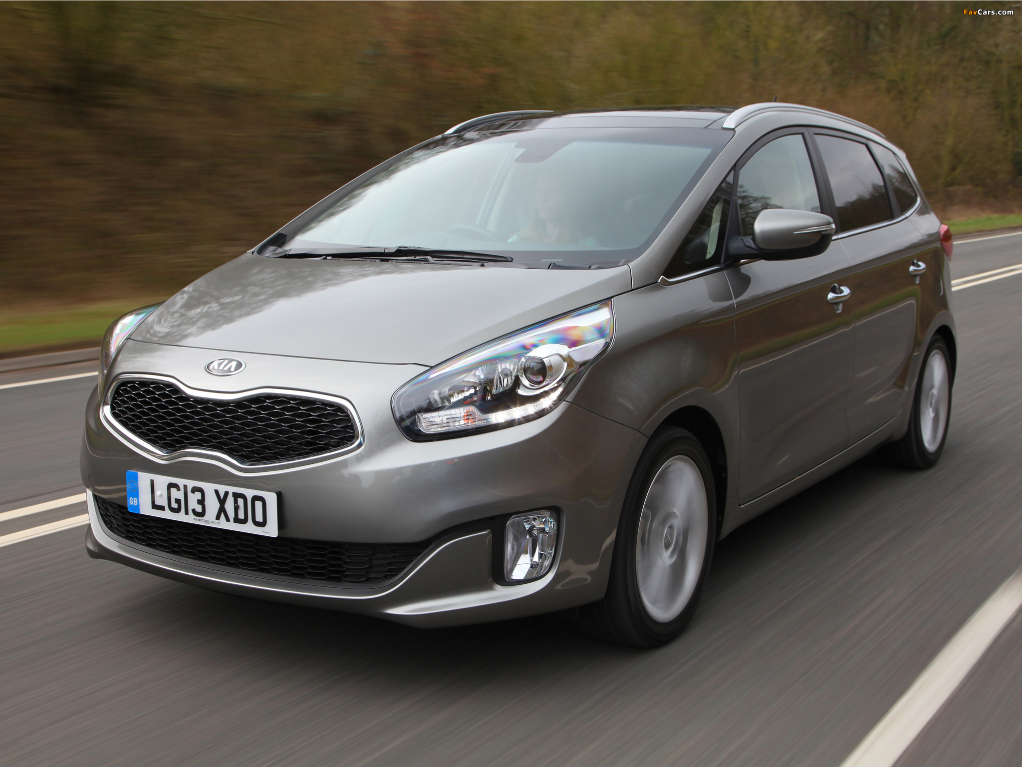 Pictures of Kia Carens EcoDynamics UK-spec 2013 (2048 x 1536)